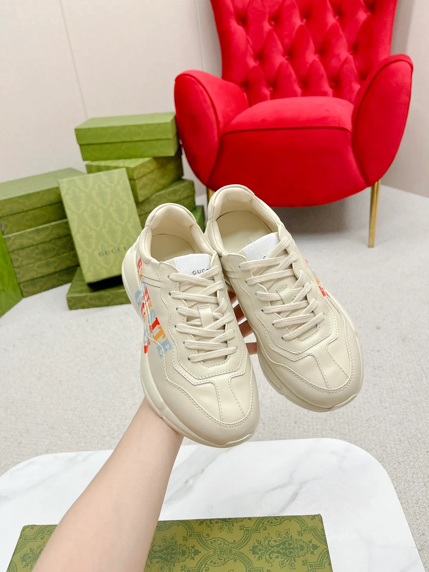 👟👟Ex-factory price 700👟👟 Men +10 Gucci’s top version of couple’s dad shoes series is new! 🖤 ⚠GG couple’s dad shoes have been very popular in recent years; new colors are updated constantly; new colors are updated, and our home and counters have new ones at the same time. This classic dad shoe is popular among celebrities and Internet celebrities. Anchors and others are sure to plant grass and call ❤ Classic fashion style, distressed leather surface, 5D drawing printing; mixed surface splicing colors, etc... Original customization (off-white eco-friendly cowhide, first layer of cowhide inside), original outsole... Shiny colorful drawings embellish the sides of the shoe body, old color rubbing, package production technology, 1:1 creation / only to make the best shoes. ⚠️ Comes with high-end full package at the counter. …………………………………………………… 👑❥∙Colour: Doraemon model/Mickey Mouse model/Lip model/Donald Duck model/Anchor model/Classic red and green striped logo model/NY letter model/Rainbow letter model/Red ebony cloth model/G letter pink cloth model/North Face joint model/Little Bear model/New blue color model/New orange color model 👑❥∙Size: Women’s model 35-40 Men's 39-44